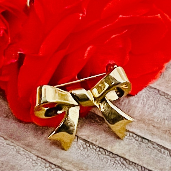 Accents by Hallmark Gold Bow Brooch,NWT - Picture 2 of 8